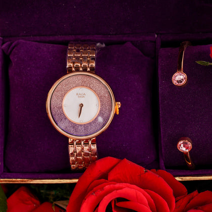 Titan Sweet Love Set with Roses & Chocolates