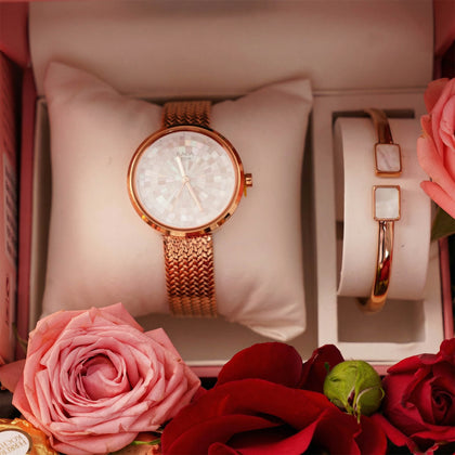 هدية نسائية | طقم تيتان مع عطر سكين نورا و بوكس ورد