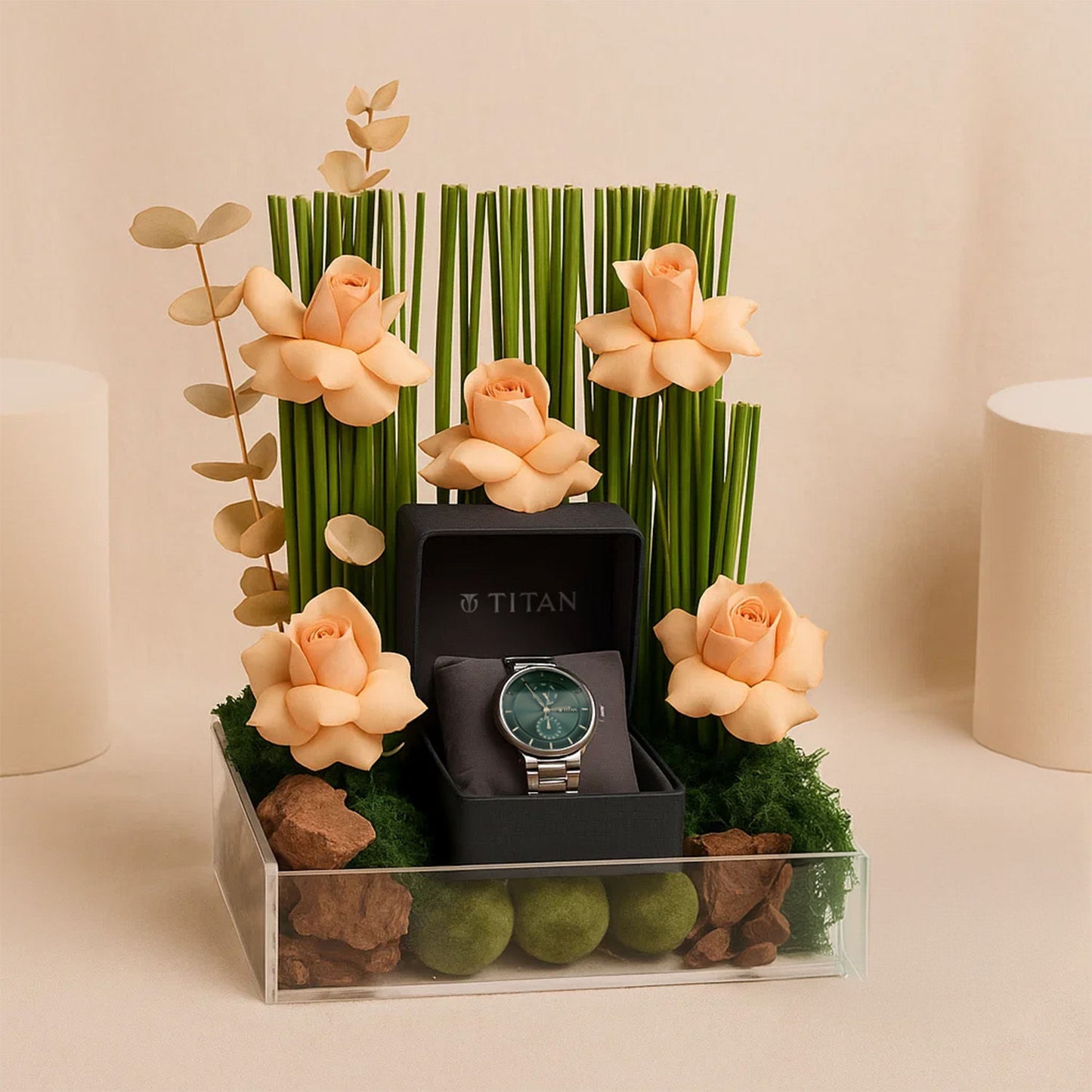 ساعة يد نسائية تيتان كاجوال مع باقة ورد