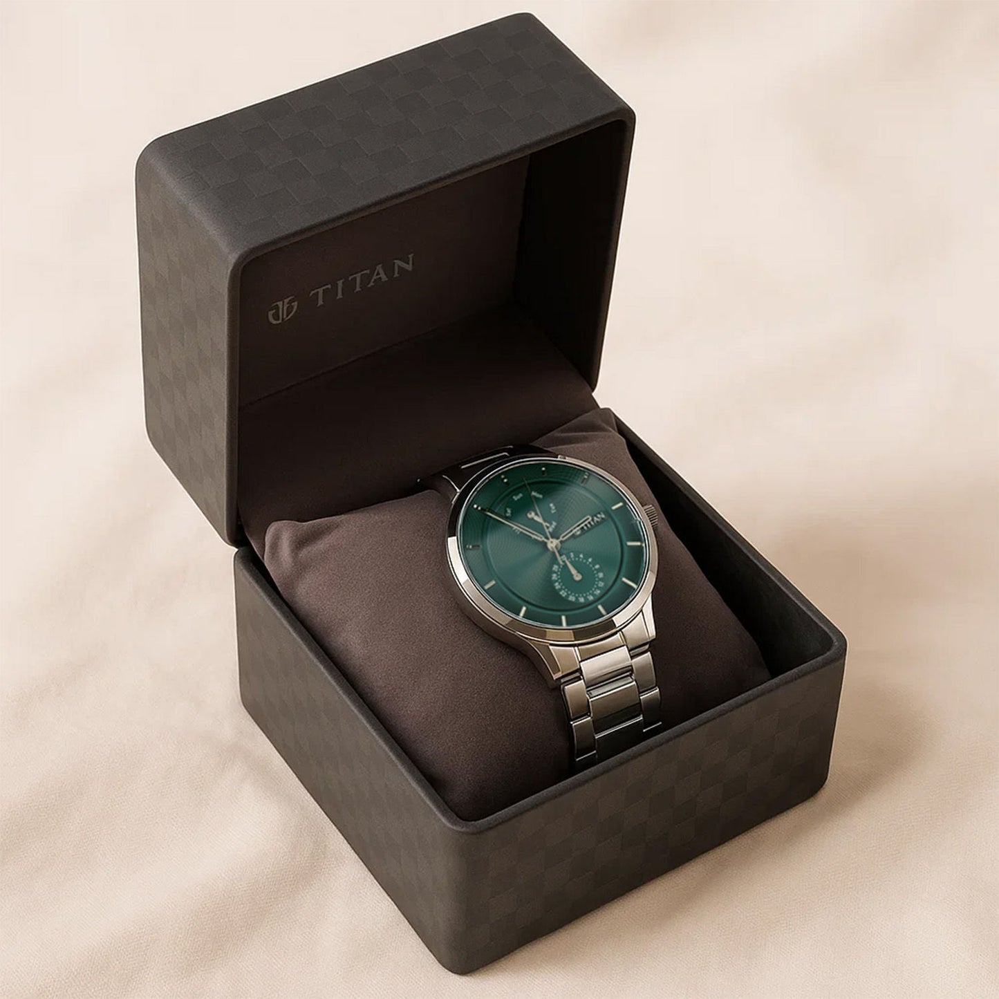 ساعة يد نسائية تيتان كاجوال مع باقة ورد