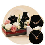 ورد مع مجوهرات