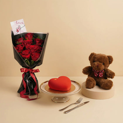 بوكيه لفتة حب مع كيك أحمر ودبدوب