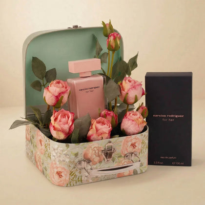 عطر نارسيسو رودريغيز نسائي في شنطة ورد صناعي