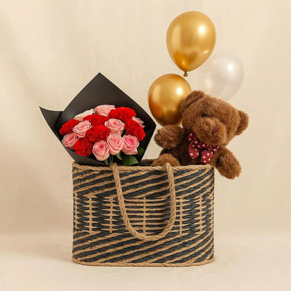 سلة ورود مع تيدي بير و بالونات